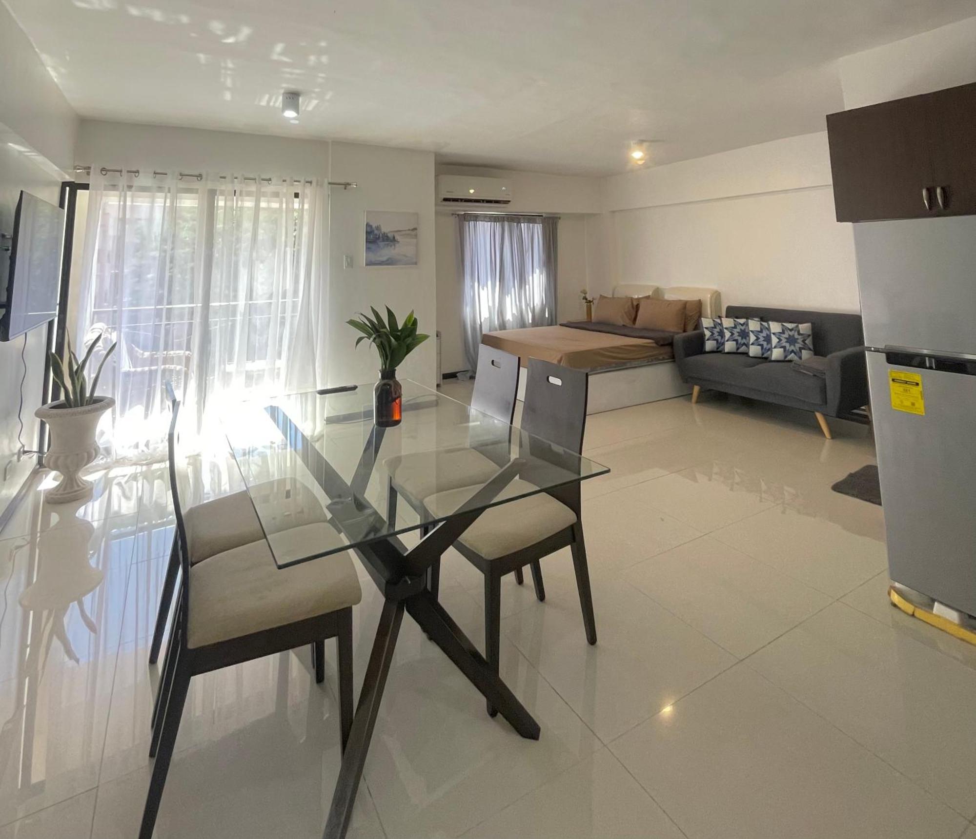 The Premier Suite Lapu-Lapu City Exteriör bild